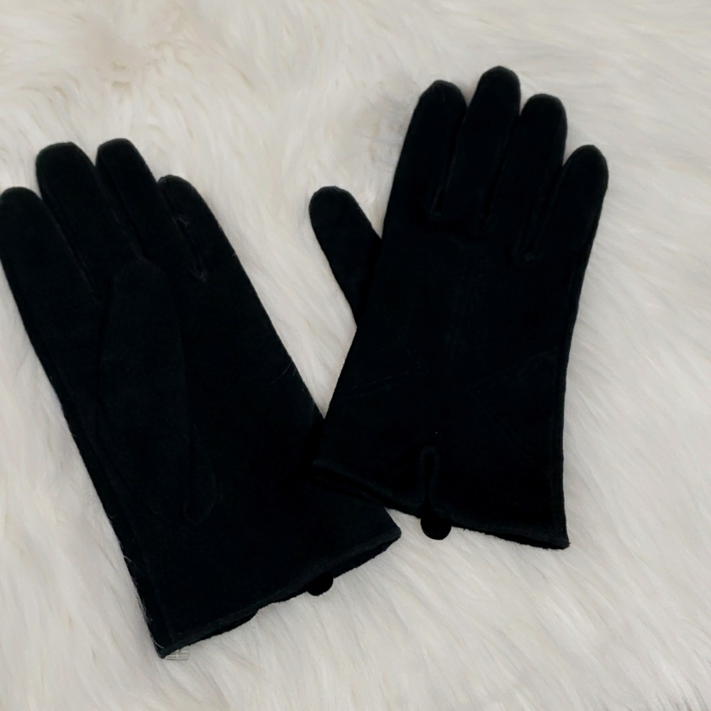 Black gloves